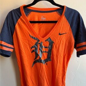 Detroit Tigers MLB official v neck screen print T size M